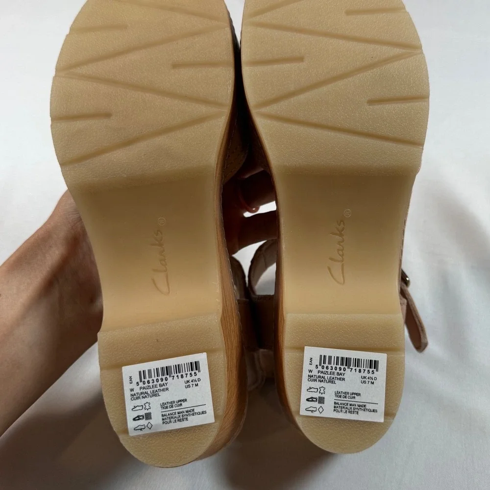 Clarks Paizlee Bay Clog Sandals 7W Tan Neutral Leather Ankle Strap Wooden Wedge
